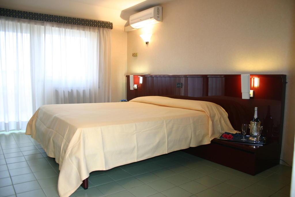 Grand Hotel Dei Cesari Dependance Anzio Exterior foto