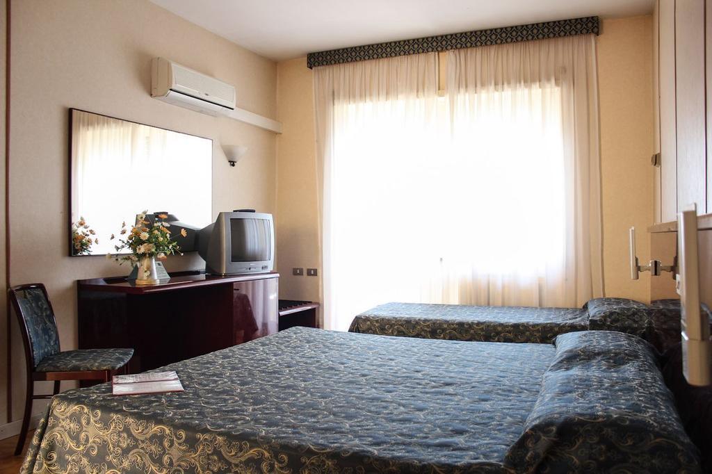 Grand Hotel Dei Cesari Dependance Anzio Habitación foto