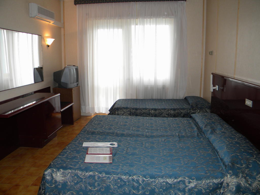 Grand Hotel Dei Cesari Dependance Anzio Habitación foto